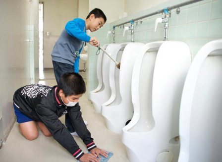 alunos-limpam-banheiro-cujubim
